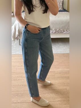Massimo Dutti MID-RISE BALLOON FIT
JEANS, size 6
